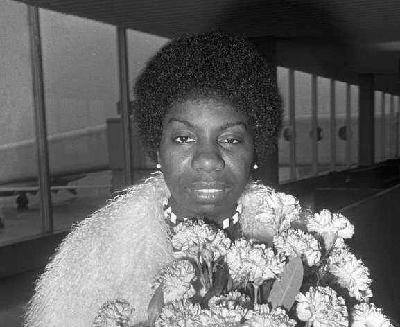 妮娜·西蒙妮（Nina Simone）：爵士歌手的传记和你不知道的事情