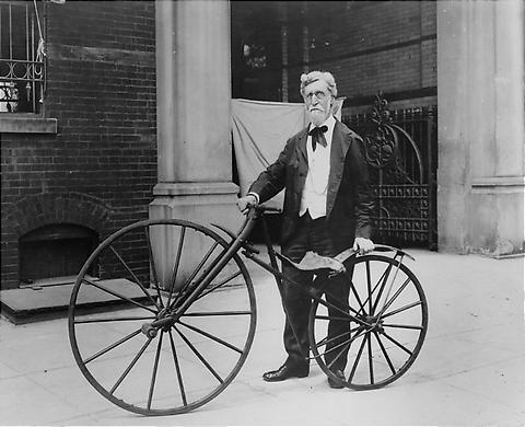 第一辆自行车于1819年在纽约市推出：速龙的历史
