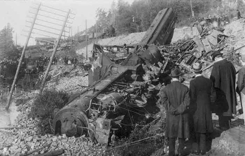 1918年恐怖的马戏团火车坠毁，杀死了受欢迎的马戏团演艺人员